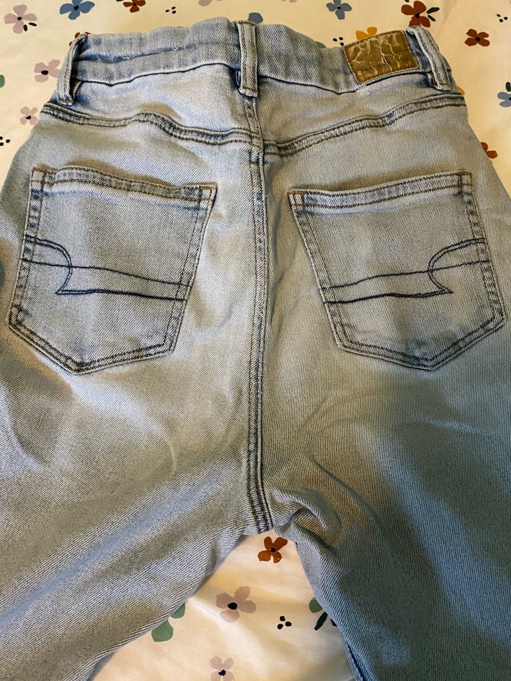 American Eagle light wash stretch curvy mom jeans - Picture 6 of 16